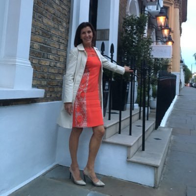 Profile Picture of Amanda Holloway (@fashiontv1) on Twitter