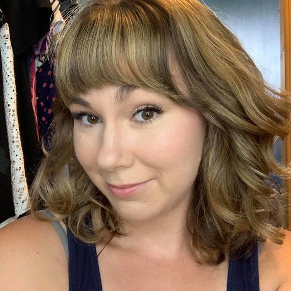 Profile Picture of Keely Gray-heki (@keelygray123) on Poshmark