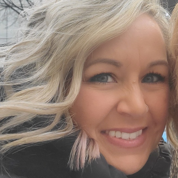 Profile Picture of Betsy Yonkers (@byonkers16) on Poshmark