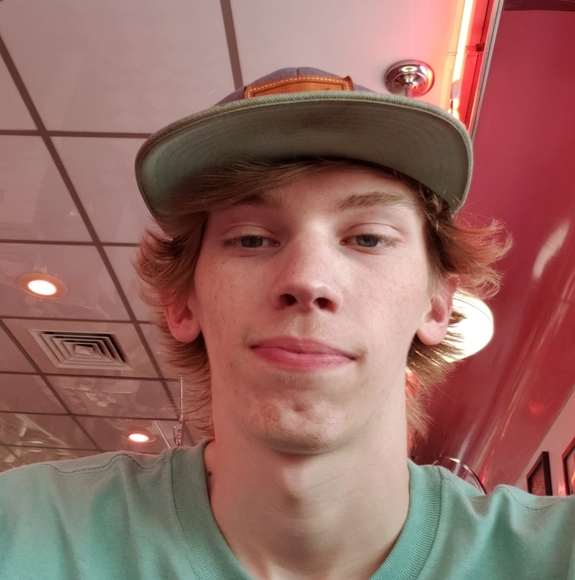 Profile Picture of Hunter Walters (@huntbradwalt) on Poshmark