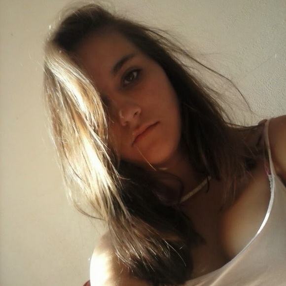 Profile Picture of Tiff Wiltermood (@tiffwiltermood) on Poshmark