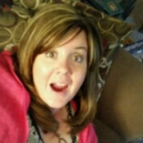 Profile Picture of Mindy Phillips (@mindy51) on Poshmark