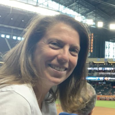 Profile Picture of Laura Keane (@laurakeane13) on Twitter