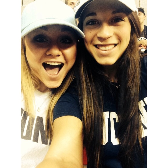 Profile Picture of Melanie Rotante (@melanie1023) on Poshmark