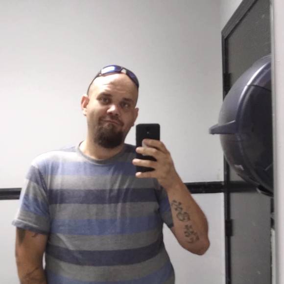 Profile Picture of Stephen Burns (@stephenburns866) on Poshmark