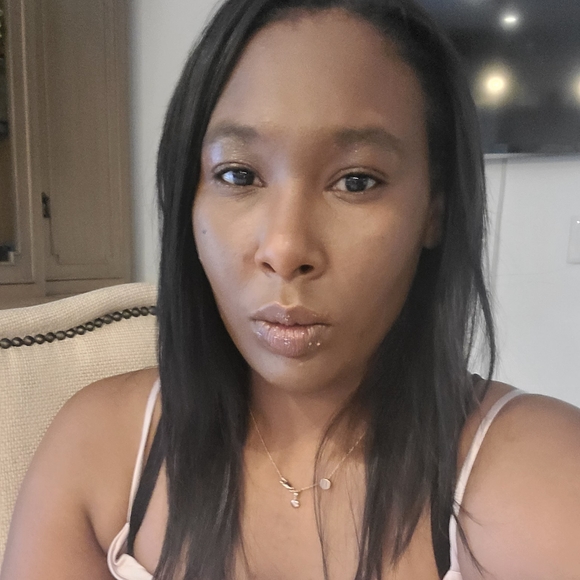 Profile Picture of Boss-alina Robin-hood (@jazzio88) on Poshmark