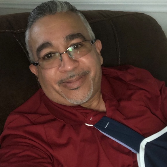 Profile Picture of Fernando Onativia (@fonativia) on Poshmark