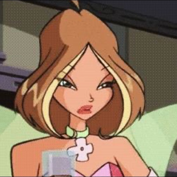 Profile Picture of Julia Laurans (@lauransj) on Poshmark