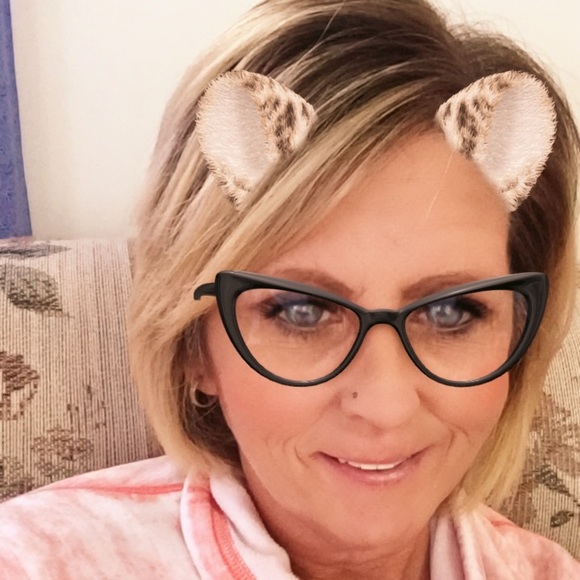 Profile Picture of Kelly Page (@dusty2013) on Poshmark