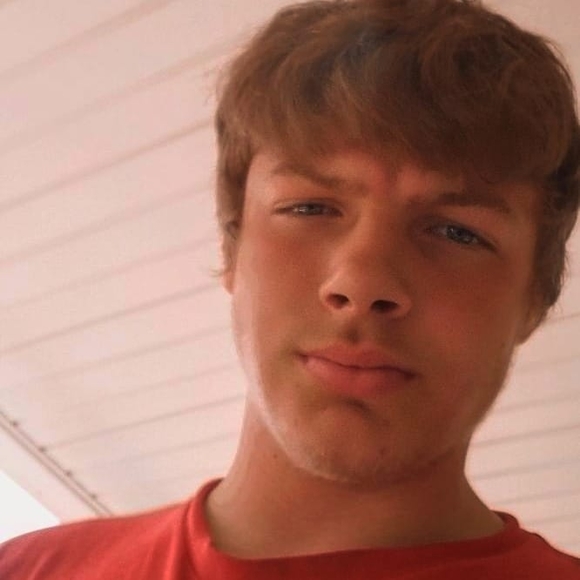 Profile Picture of Sean Poe (@sean_poe) on Poshmark