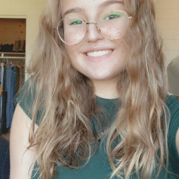 Profile Picture of Alexandra Pitre (@lexandra0386) on Poshmark