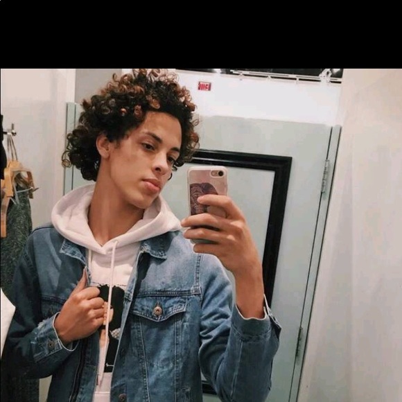 Profile Picture of Tyrese Carrasquillo (@tyrese2222) on Poshmark