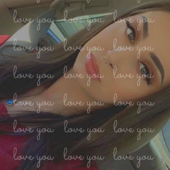 Profile Picture of Samantha Mudge (@bearbear0978) on Poshmark