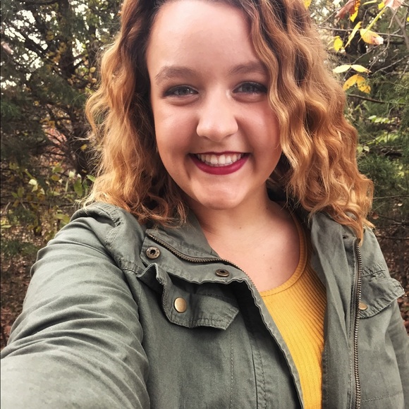 Profile Picture of Ashlynn Smarsh (@ash3ash3) on Poshmark