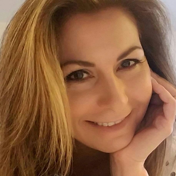 Profile Picture of Shelly Adamson (@tortuga4415) on Poshmark