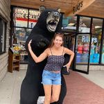 Profile Picture of kelly Blodgett (@kelliwitz) on Instagram