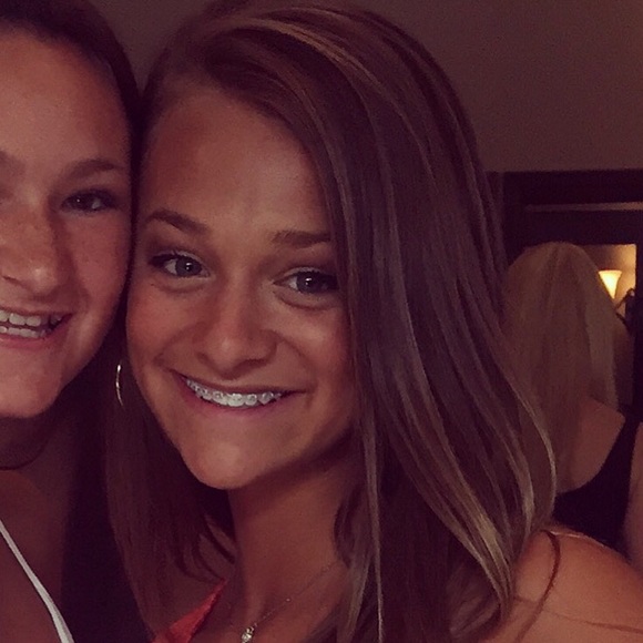 Profile Picture of Celia Donaldson (@celiadondson) on Poshmark