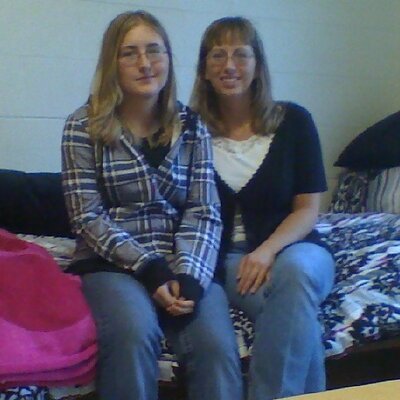 Profile Picture of Stacie Hewitt (@katiehopey) on Twitter