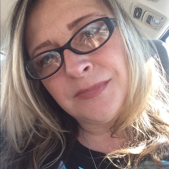 Profile Picture of Christine Figus (@cfigus) on Poshmark