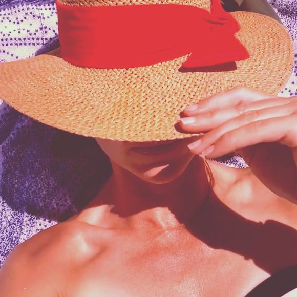 Profile Picture of Jenn Albertson (@jennpdo) on Poshmark