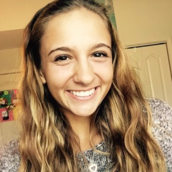 Profile Picture of Nina Bertino (@npbertino) on Poshmark