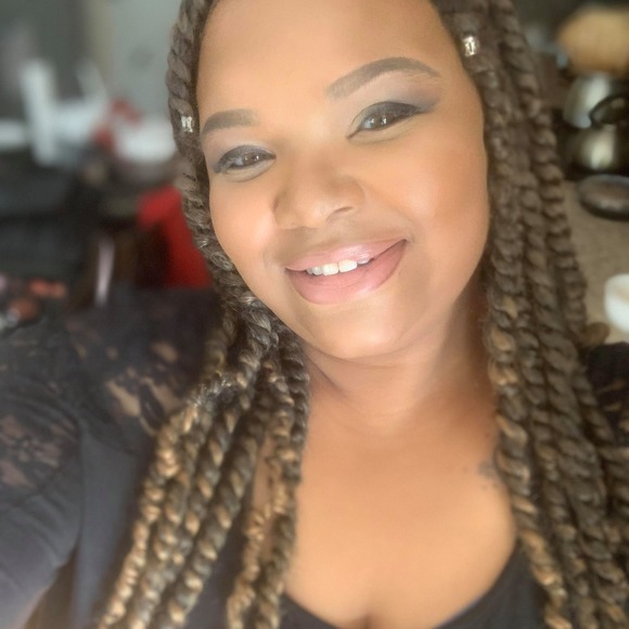 Profile Picture of Alisha Hatcher (@hazel328) on Poshmark