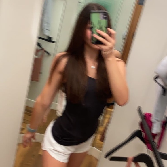 Profile Picture of Amanda Siefert (@aksiefert) on Poshmark