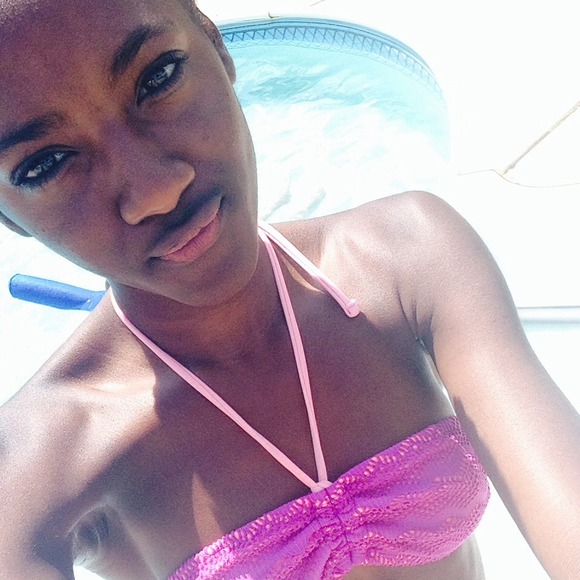 Jalyn Robinson - Poshmark Profile Picture of Jalyn Robinson (@fananda) on Poshmark