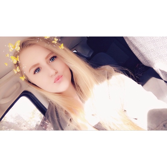Profile Picture of Christen Ricketson (@xxchristen) on Poshmark