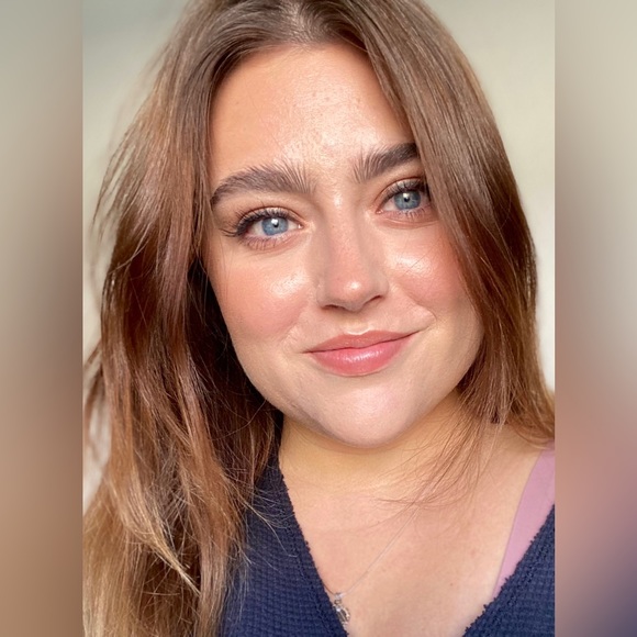 Madi Kalmanowicz - Poshmark Profile Picture of Madi Kalmanowicz (@maybemkz) on Poshmark