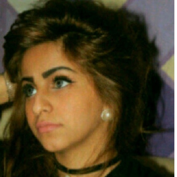 Profile Picture of Leen Leen (@ooooooolol) on Poshmark