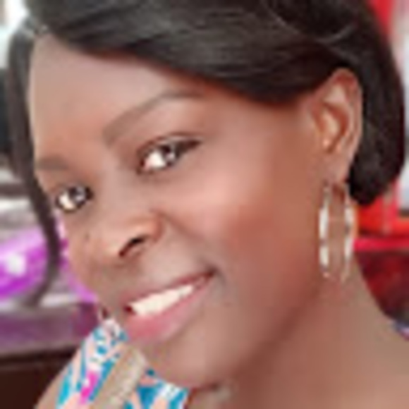 Profile Picture of Edna Awuor (@ejandeeh) on Poshmark