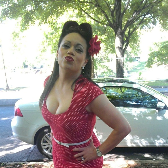 Profile Picture of Mariela Colon (@atcrossroads) on Poshmark
