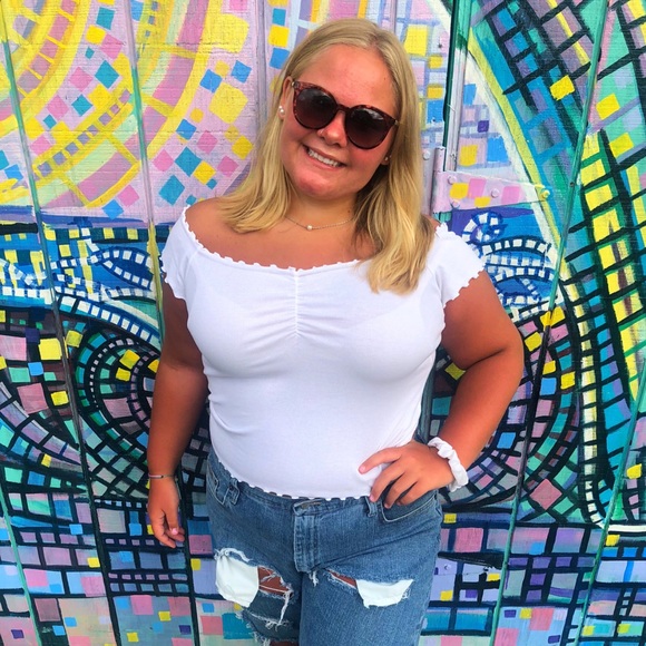 Profile Picture of Katie Catterton (@katielee03) on Poshmark
