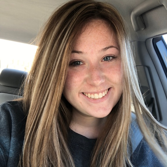 Profile Picture of Shannon Falke (@shanfalke) on Poshmark