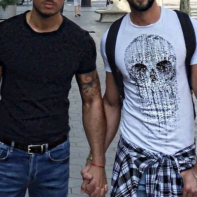 Profile Picture of Aaron (@RON_KARO) on Twitter