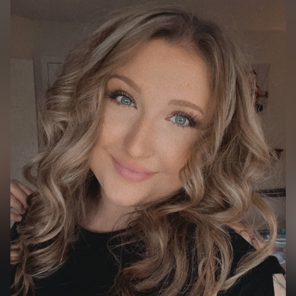 Profile Picture of Angel Steplowski (@abcarper) on Poshmark