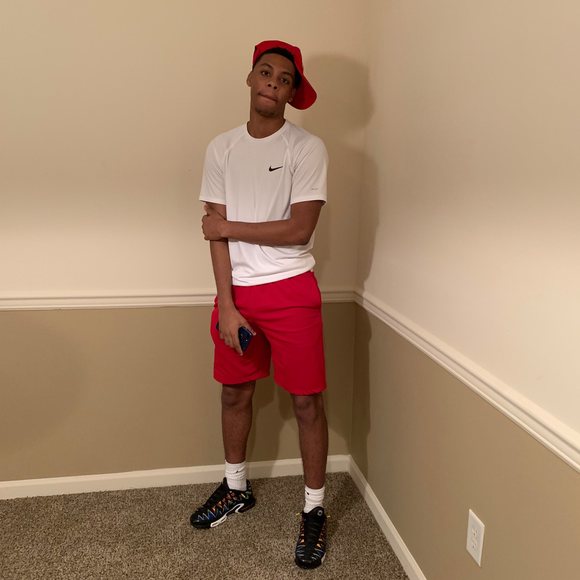 Profile Picture of Matthew Sams (@matthew55) on Poshmark