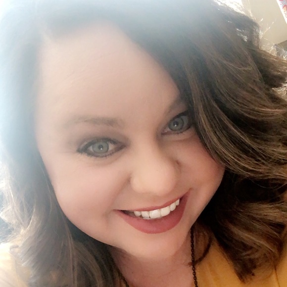 Profile Picture of Lindsay Clary (@lindsayclary) on Poshmark