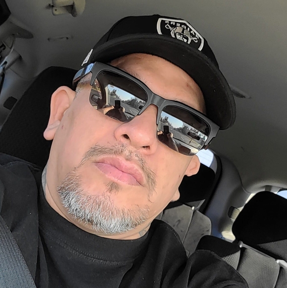 Profile Picture of Andres Torrez (@papahead) on Poshmark