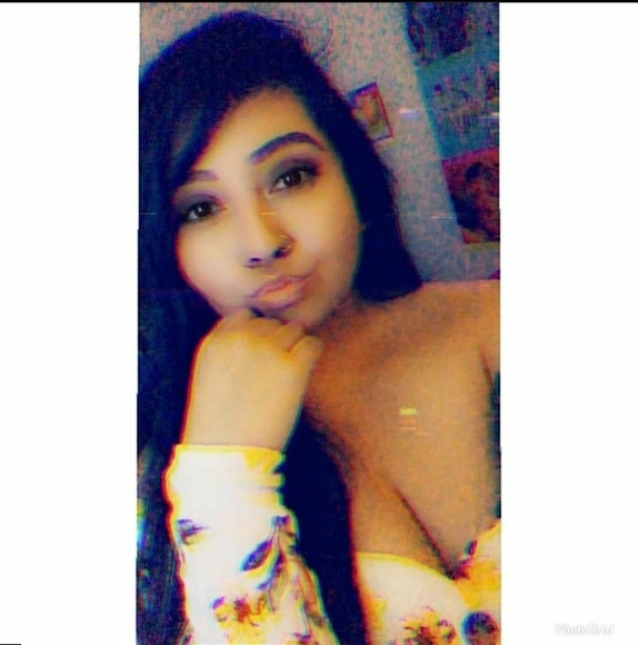 Profile Photo of Sara Hernandez (@sarita_123) on Poshmark