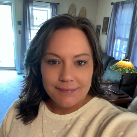 Profile Picture of Armenia Goodell (@armenia_goodell) on Poshmark