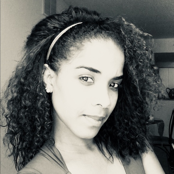 Profile Picture of Yusimi Hernandez (@77yusi) on Poshmark