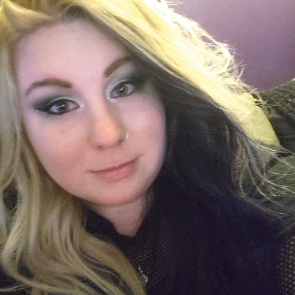 Profile Picture of Joanna Porter (@zombienibbler) on Poshmark