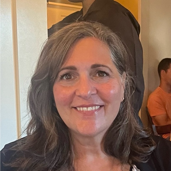 Profile Picture of Joann Reidy (@joannr0801) on Poshmark