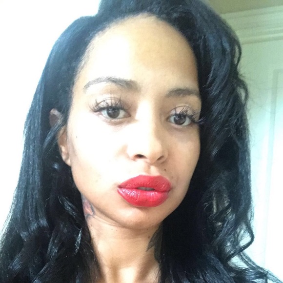 Profile Picture of Gloria Holloway (@ordained2017) on Poshmark