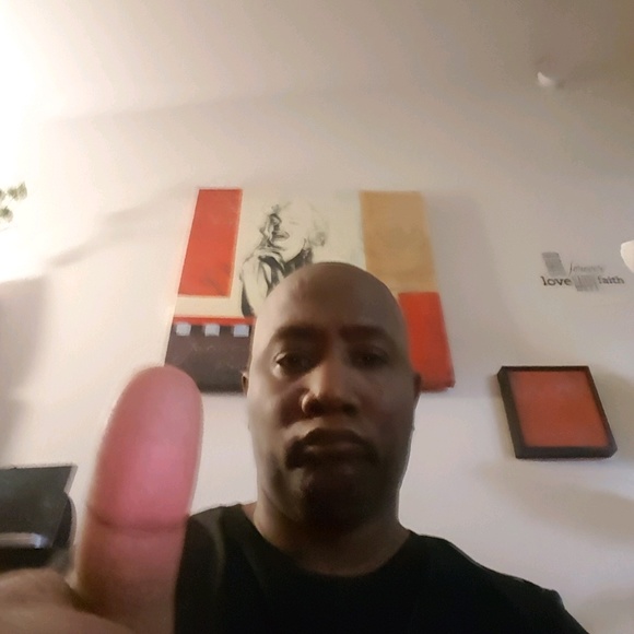 Profile Picture of Raymond Davis (@raydavis77) on Poshmark