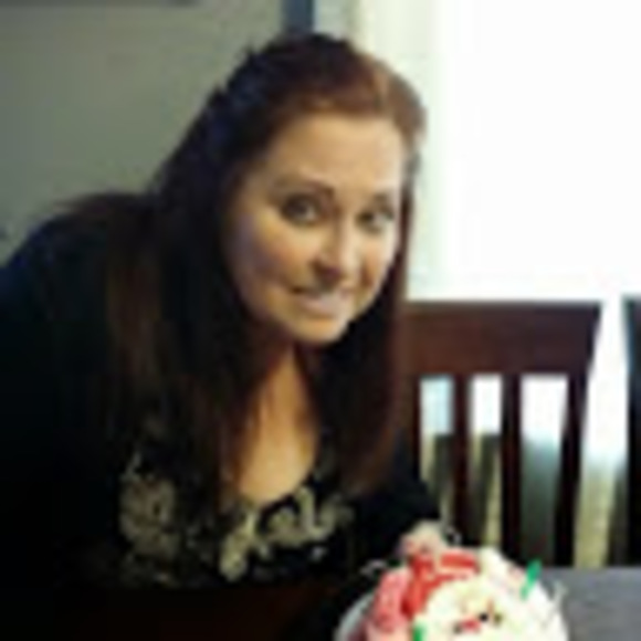 Profile Picture of Kimberly Mikicic (@artkim1217) on Poshmark