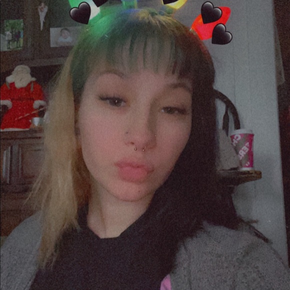 Profile Picture of Angel Ferranti (@life3334) on Poshmark