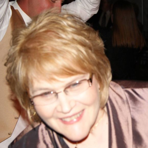 Profile Picture of Gayle Oleksa (@poshmark042948) on Poshmark